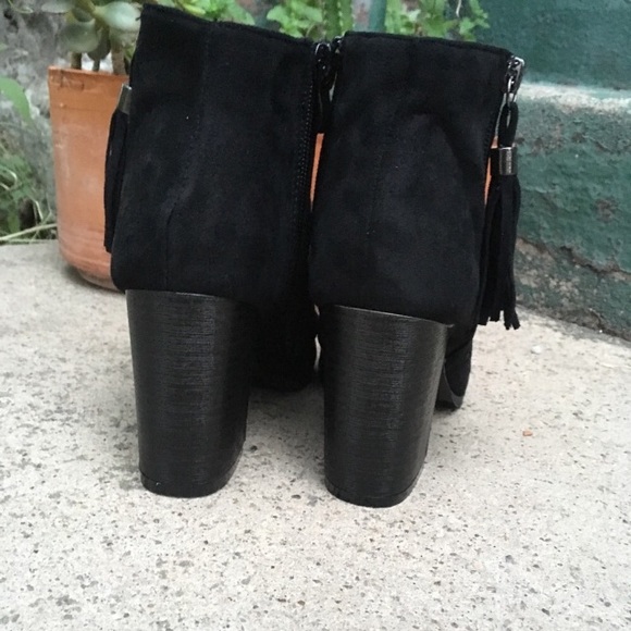 PERFORATED TASSEL PEEP TOE ANKLE BOOTIES - Picture 4 of 4